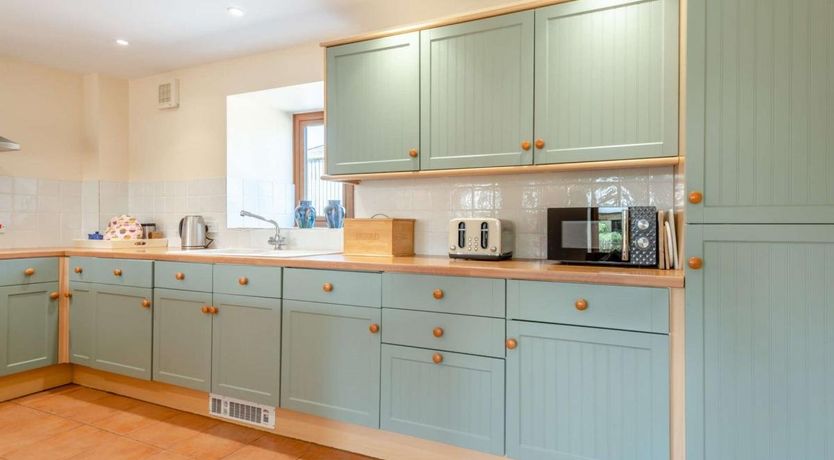 Photo of 3 Bed in Chideock