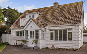Photo of 4 Bed in Dorchester