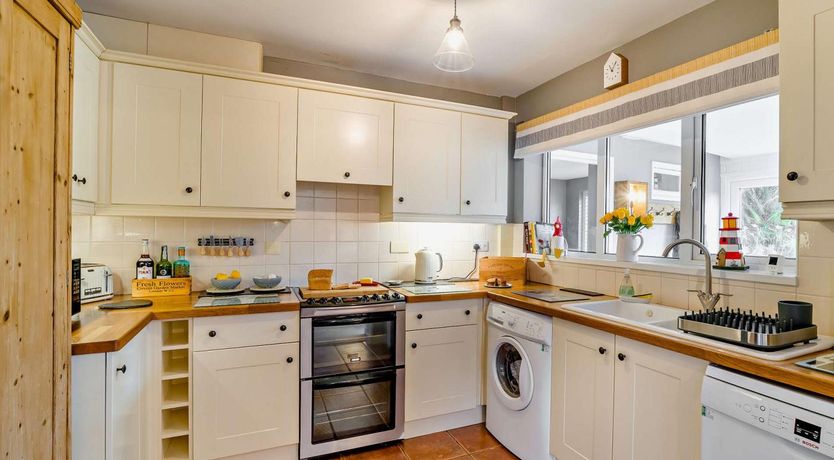 Photo of 4 Bed in Dorchester