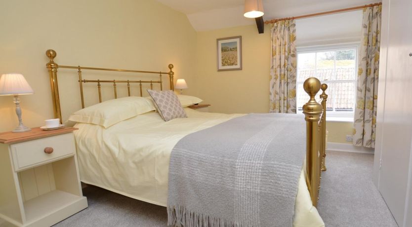 Photo of 2 Bed in Beaminster