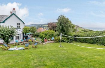 in Charmouth (DC091) Holiday Cottage