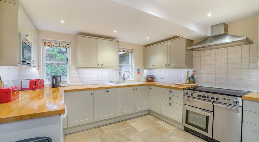 Photo of 5 Bed in Wareham