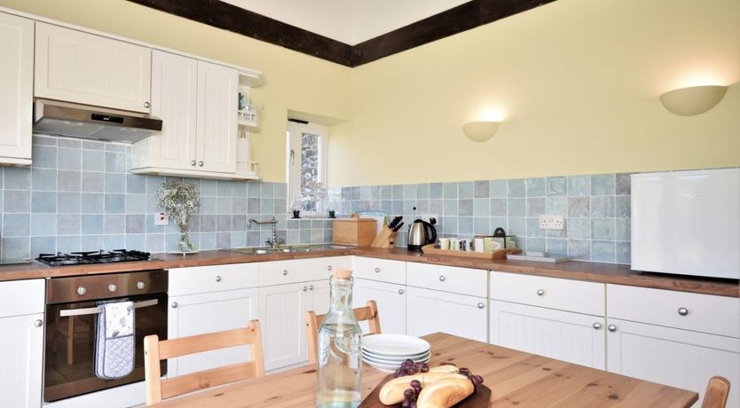 Photo of 2 Bed in Higher Clovelly