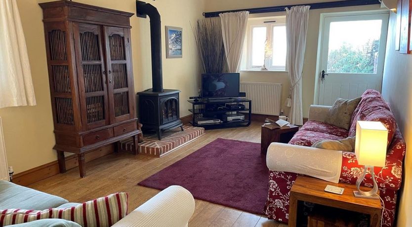 Photo of 2 Bed in Higher Clovelly