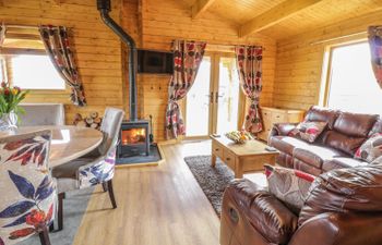 Manor Farm Lodges - Red Kite Lodge Holiday Cottage