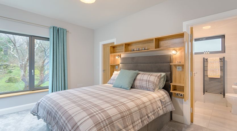 Photo of Deluxe Roundstone Escape