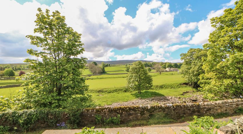 Photo of 2 Holme Pool