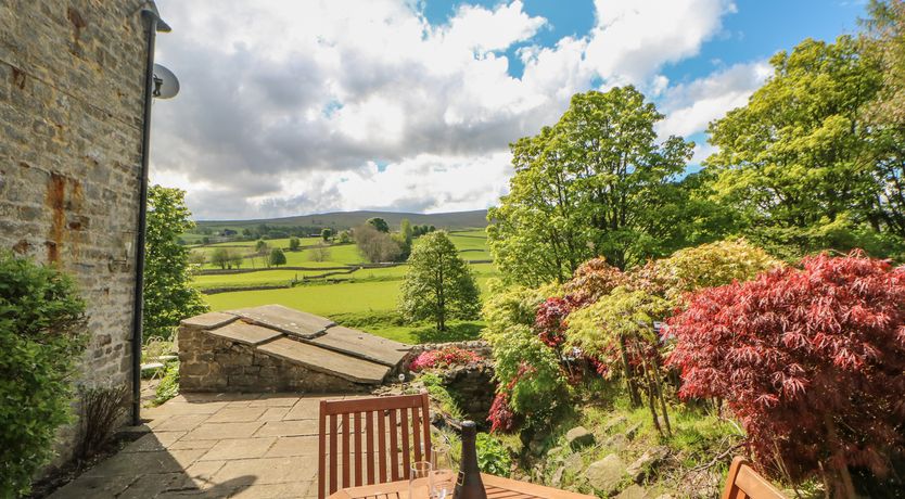 Photo of 2 Holme Pool