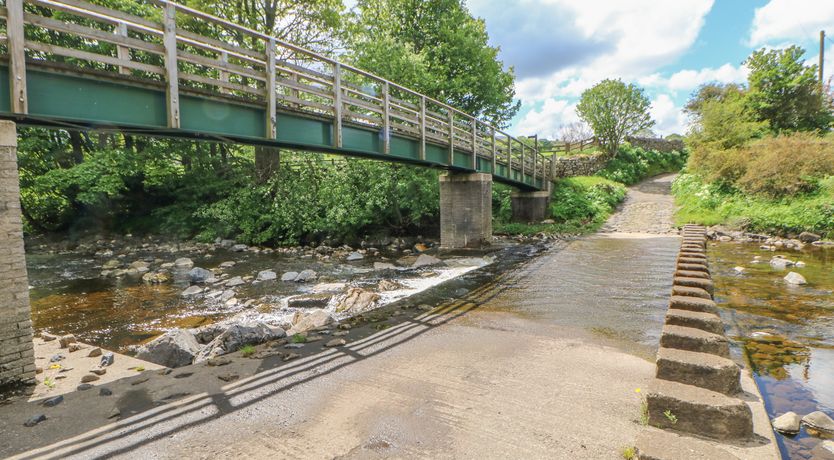 Photo of 2 Holme Pool