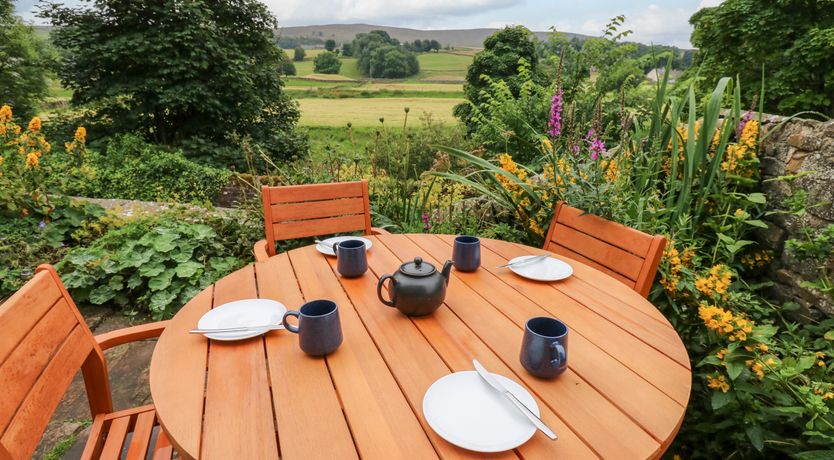 Photo of 2 Holme Pool