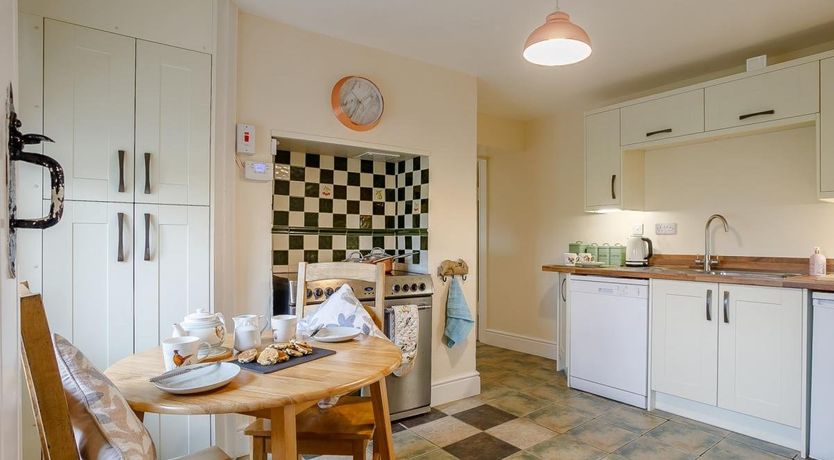 Photo of 3 Bed in Llaithddu