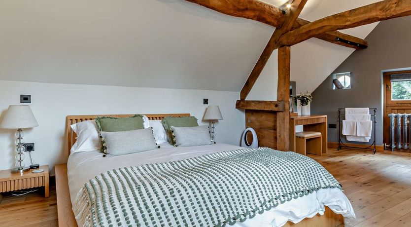 Photo of 2 Bed in Broadway