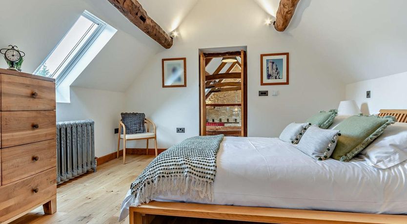 Photo of 2 Bed in Broadway