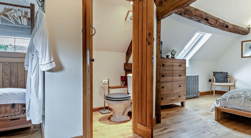 Photo of 2 Bed in Broadway