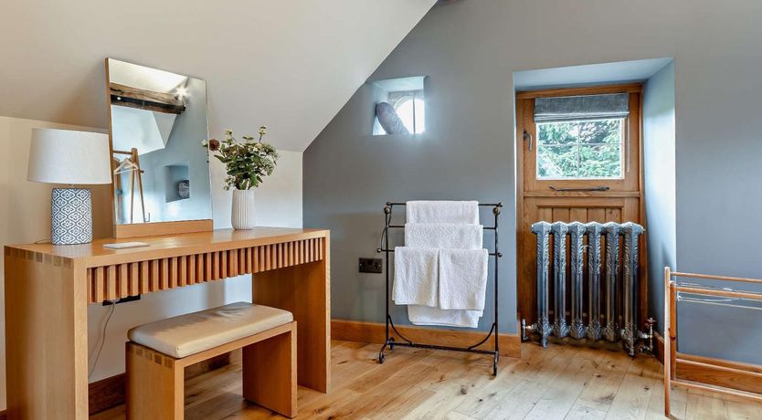 Photo of 2 Bed in Broadway