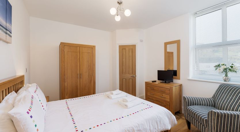 Photo of 10 At The Beach, Torcross