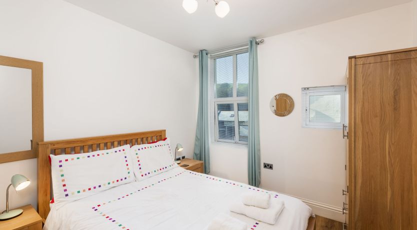 Photo of 10 At The Beach, Torcross