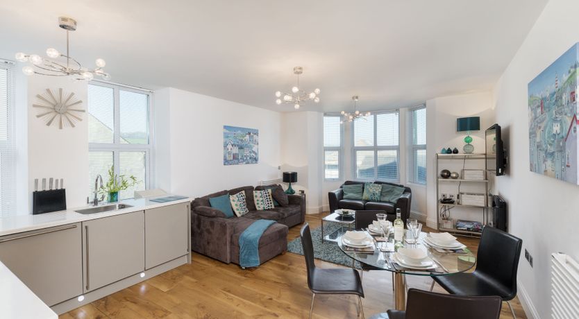 Photo of 10 At The Beach, Torcross