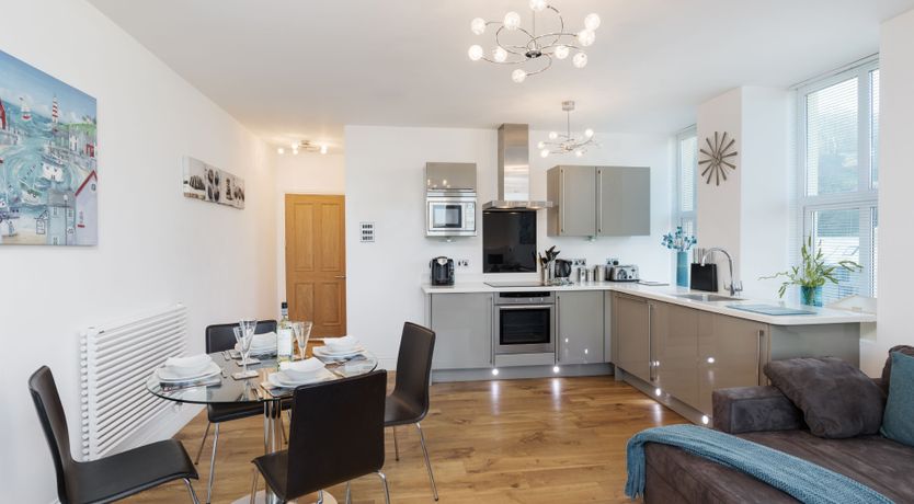 Photo of 10 At The Beach, Torcross