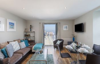 11 At The Beach, Torcross Apartment