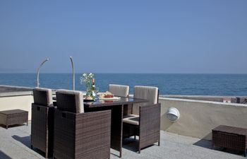 3 At The Beach, Torcross Apartment