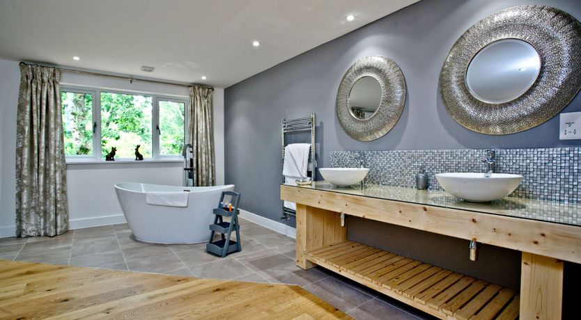 Photo of Cedar Lodge, South View Lodges, Exeter