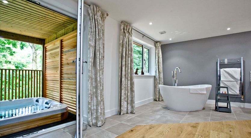 Photo of Cedar Lodge, South View Lodges, Exeter