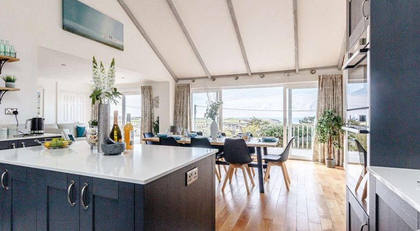 Photo of 4 Bed in Trethevy