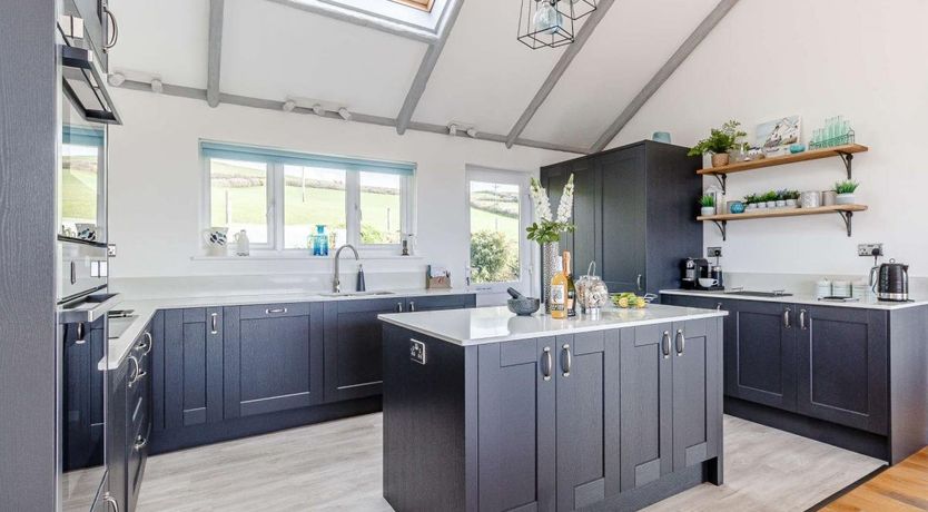 Photo of 4 Bed in Trethevy