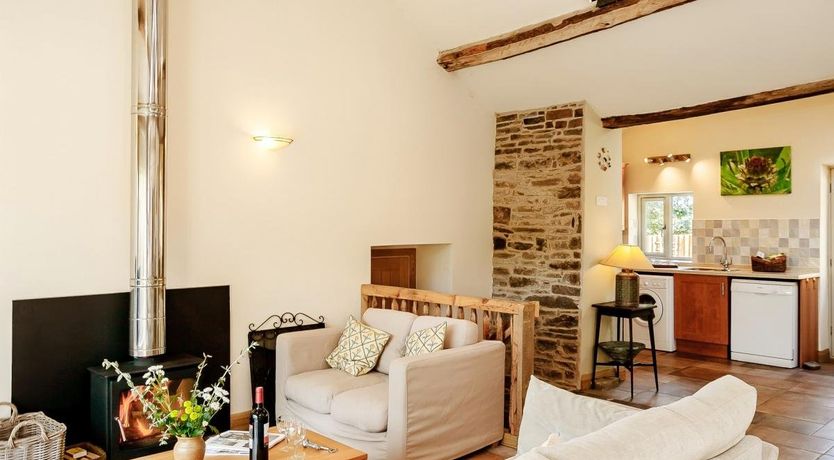 Photo of 2 Bed in Beguildy