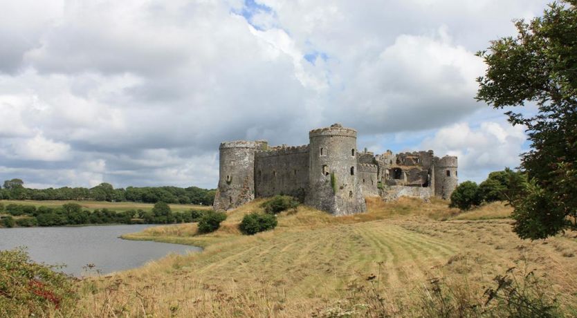 Photo of 2 Bed in Tenby