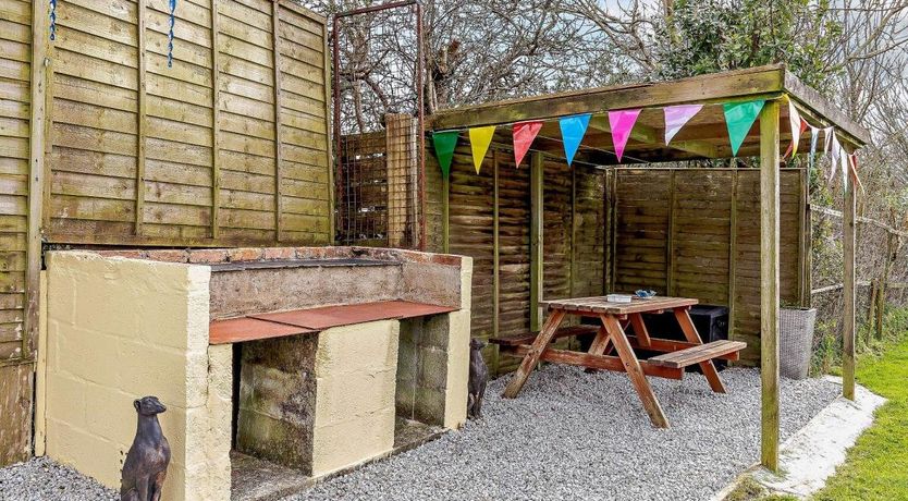 Photo of 2 Bed in St Day