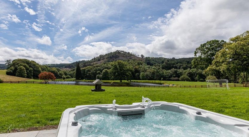 Photo of 12 Bed in Llandderfel