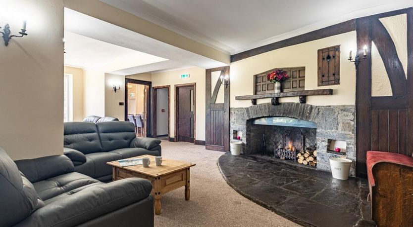 Photo of 12 Bed in Llandderfel