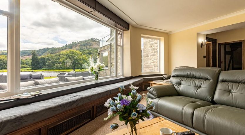 Photo of 12 Bed in Llandderfel