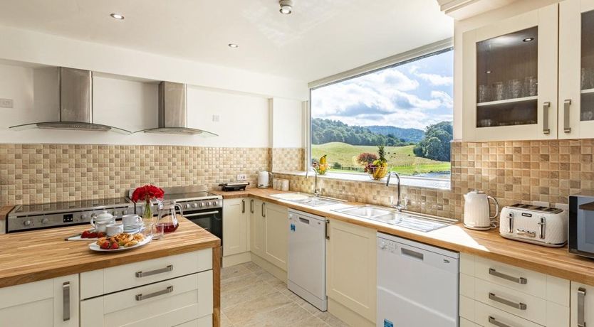 Photo of 12 Bed in Llandderfel