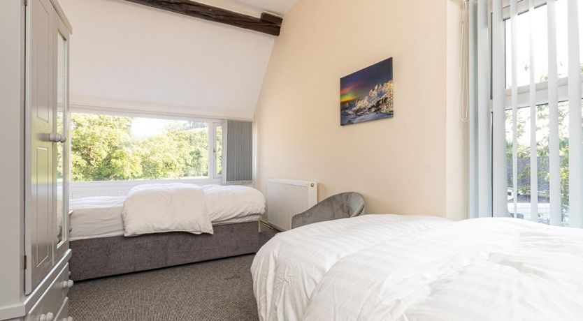 Photo of 4 Bed in Llandderfel