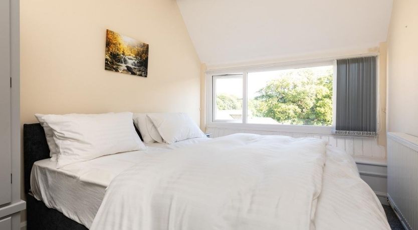 Photo of 4 Bed in Llandderfel