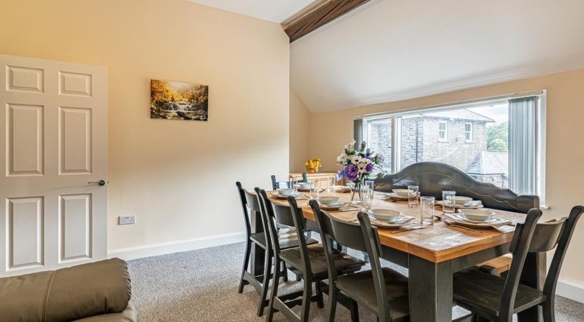 Photo of 4 Bed in Llandderfel