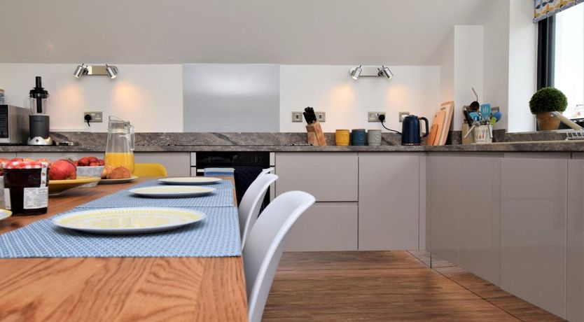 Photo of 4 Bed in Northam