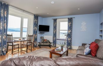 Gadlys House - Waters Edge Holiday Cottage