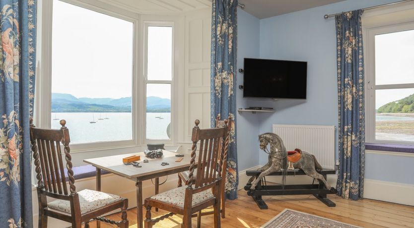 Photo of Gadlys House - Waters Edge