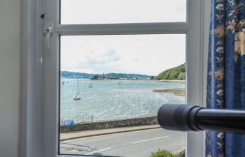 Gadlys House - Waters Edge Holiday Cottage