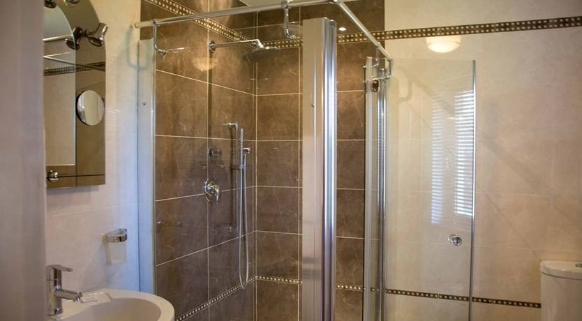 Photo of Luxury River Lodge