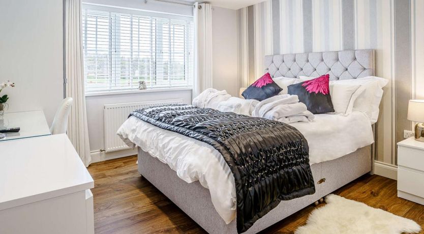 Photo of 2 Bed in Mydroilyn