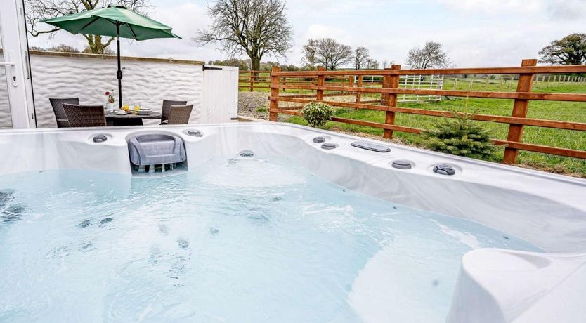 Photo of 2 Bed in Mydroilyn