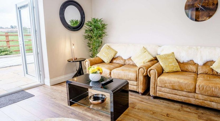 Photo of 2 Bed in Mydroilyn