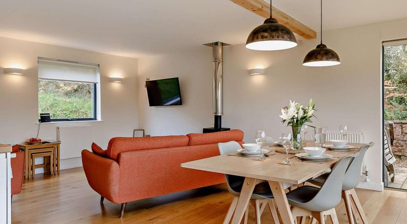 Photo of 2 Bed in Whitnage