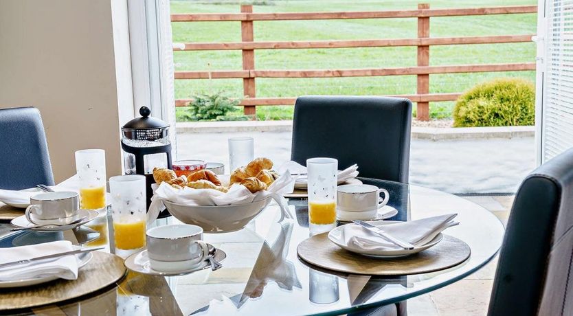 Photo of 2 Bed in Mydroilyn