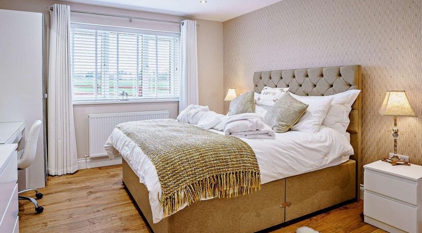 Photo of 2 Bed in Mydroilyn